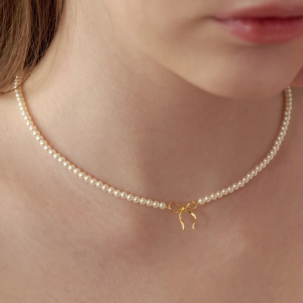 Dainty Pearl Bow Necklace