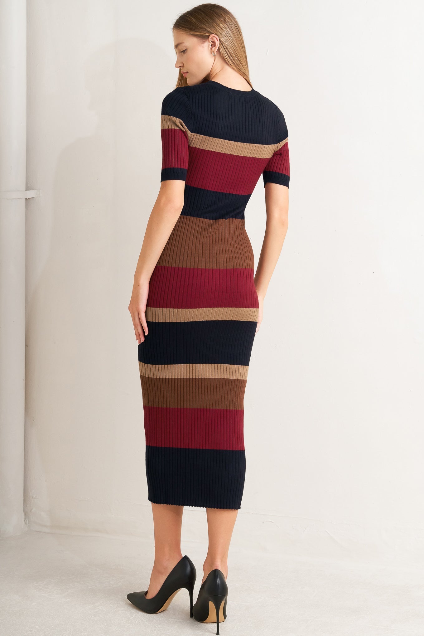 COLOR BLOCKED MIDI SWEATER DRESS