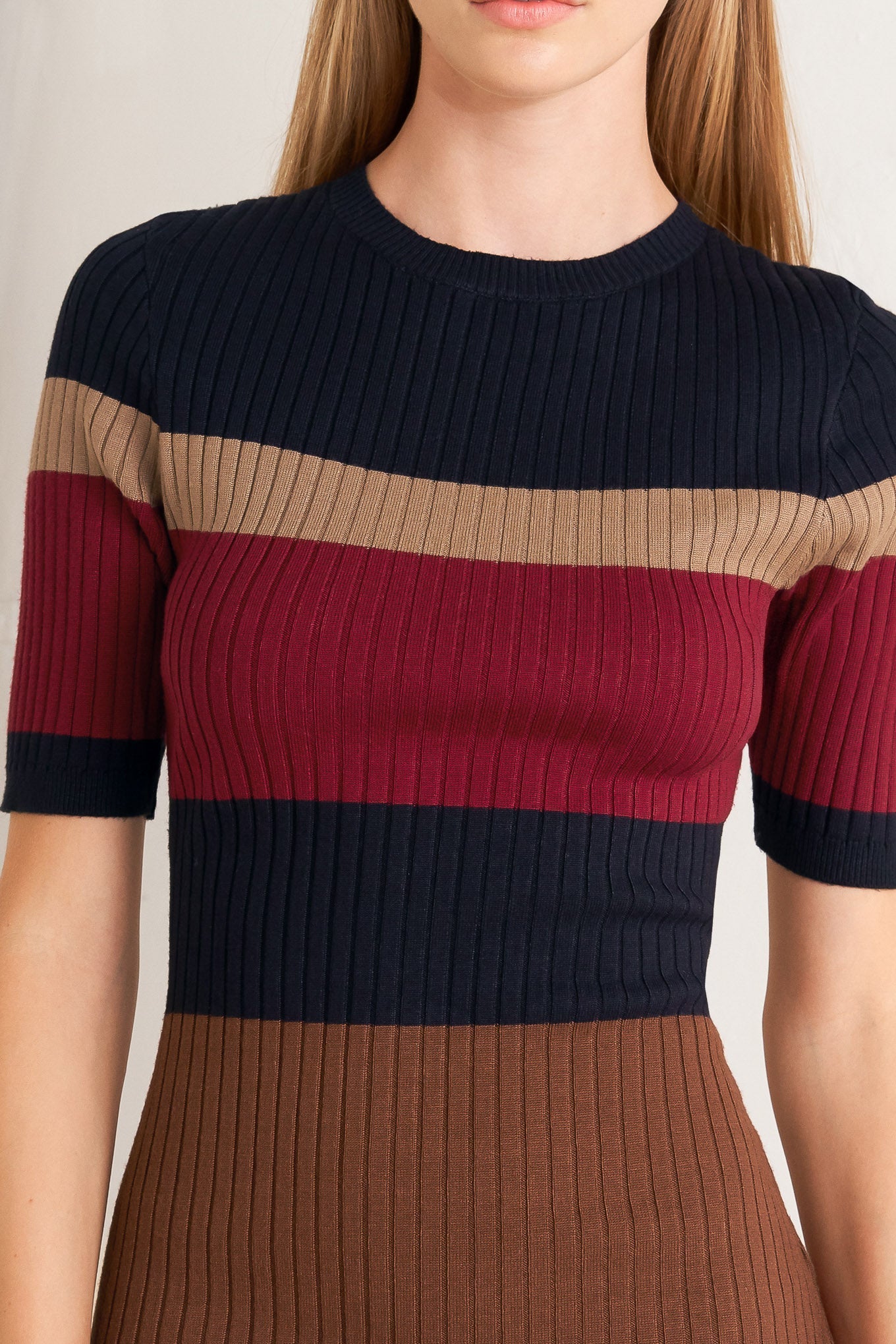 COLOR BLOCKED MIDI SWEATER DRESS