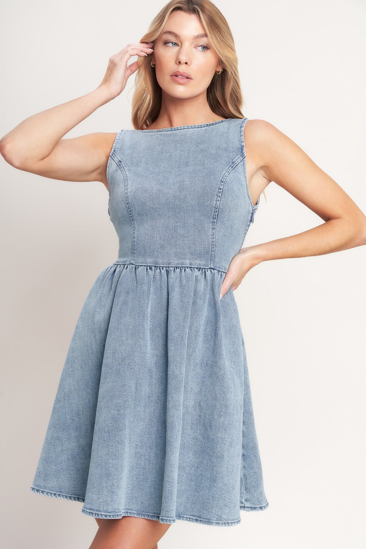 BACKLESS DENIM MINI DRESS - Detail View 7