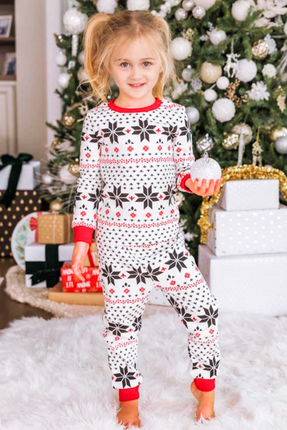 Snowflake Pattern Fitted Pajama Set