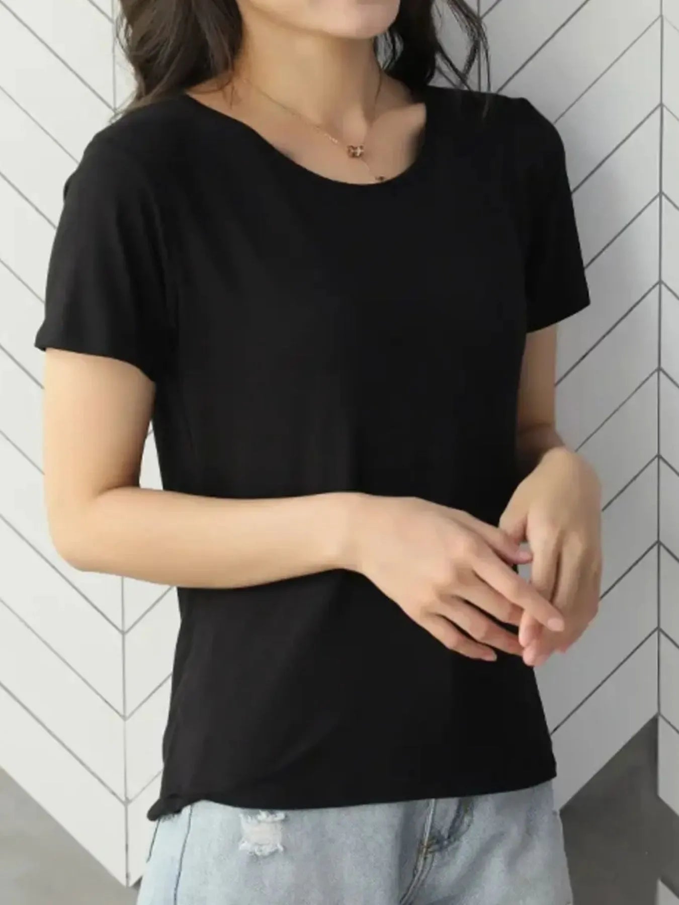 Women's Round Neck Essential Short Sleeve T-Shirt