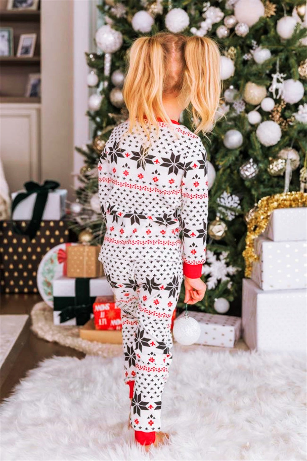 Snowflake Pattern Fitted Pajama Set