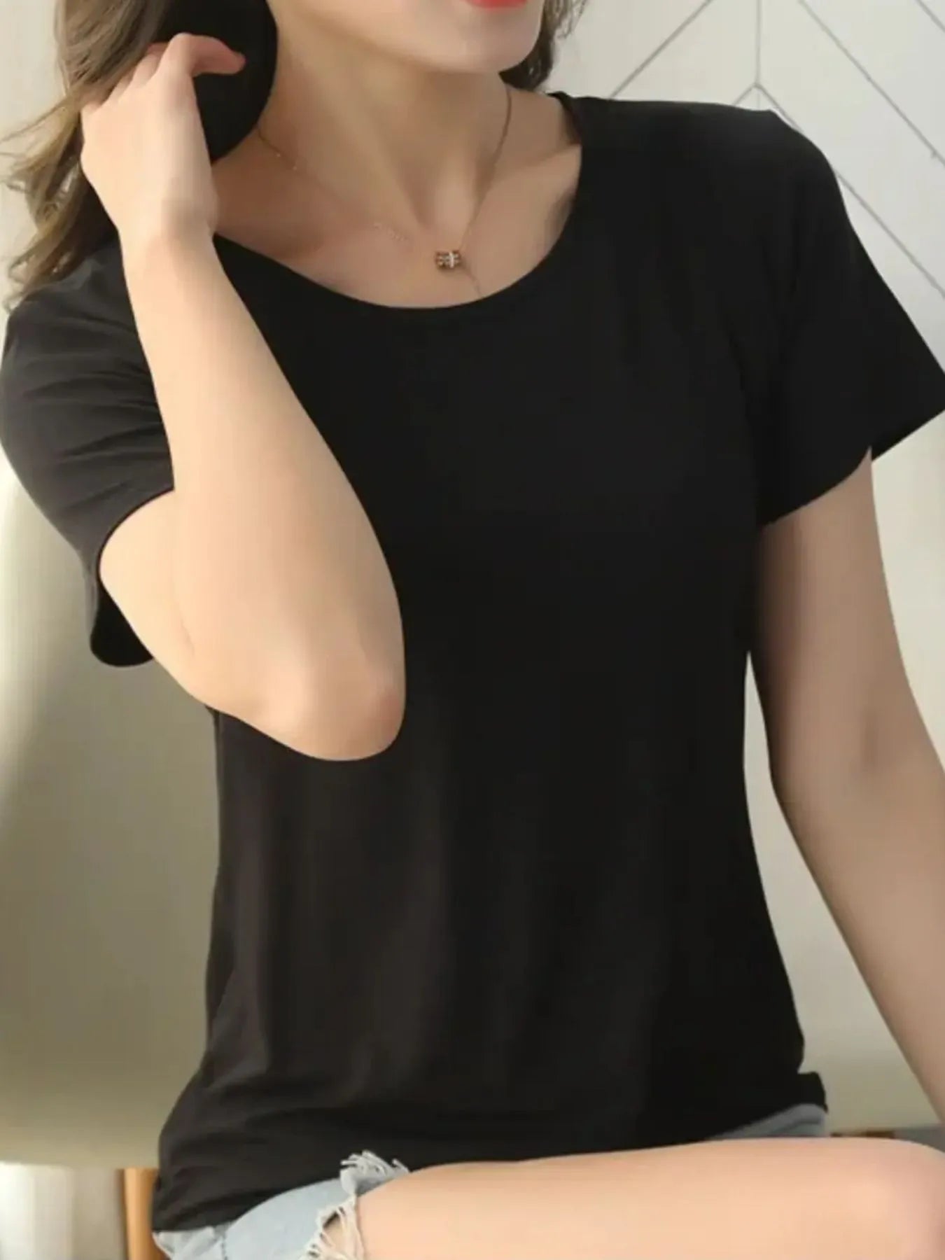 Women's Round Neck Essential Short Sleeve T-Shirt