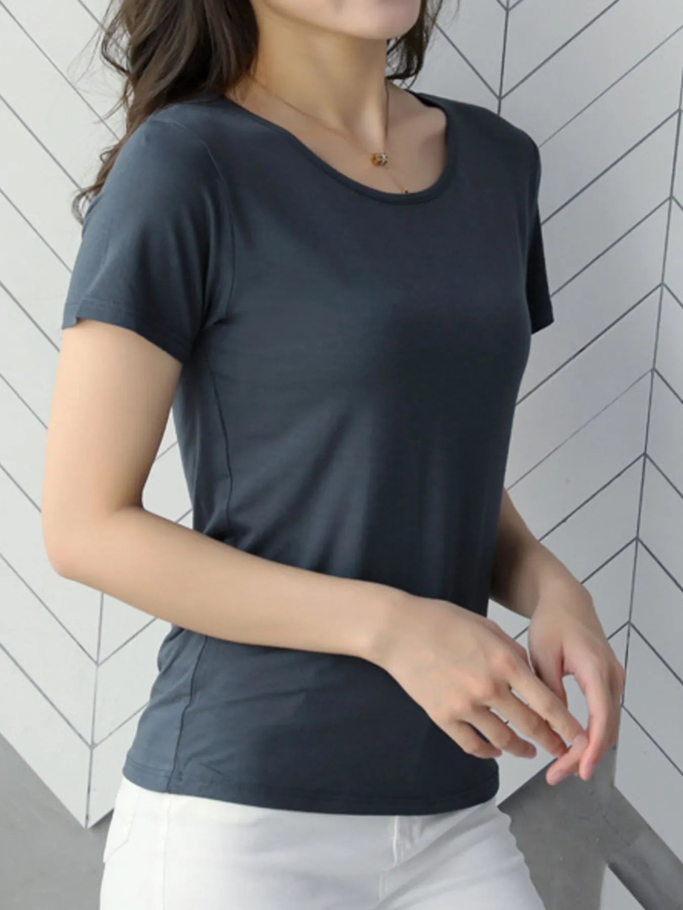 Women's Round Neck Essential Short Sleeve T-Shirt