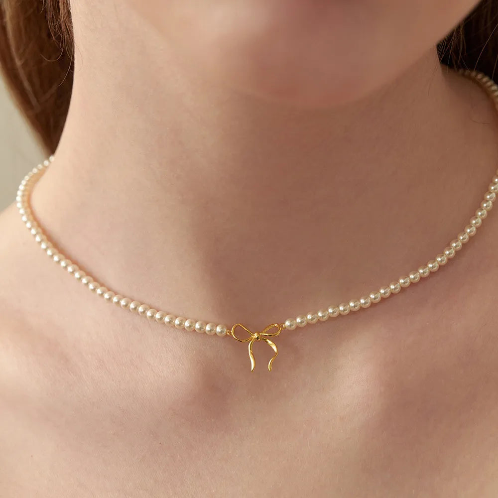 Dainty Pearl Bow Necklace