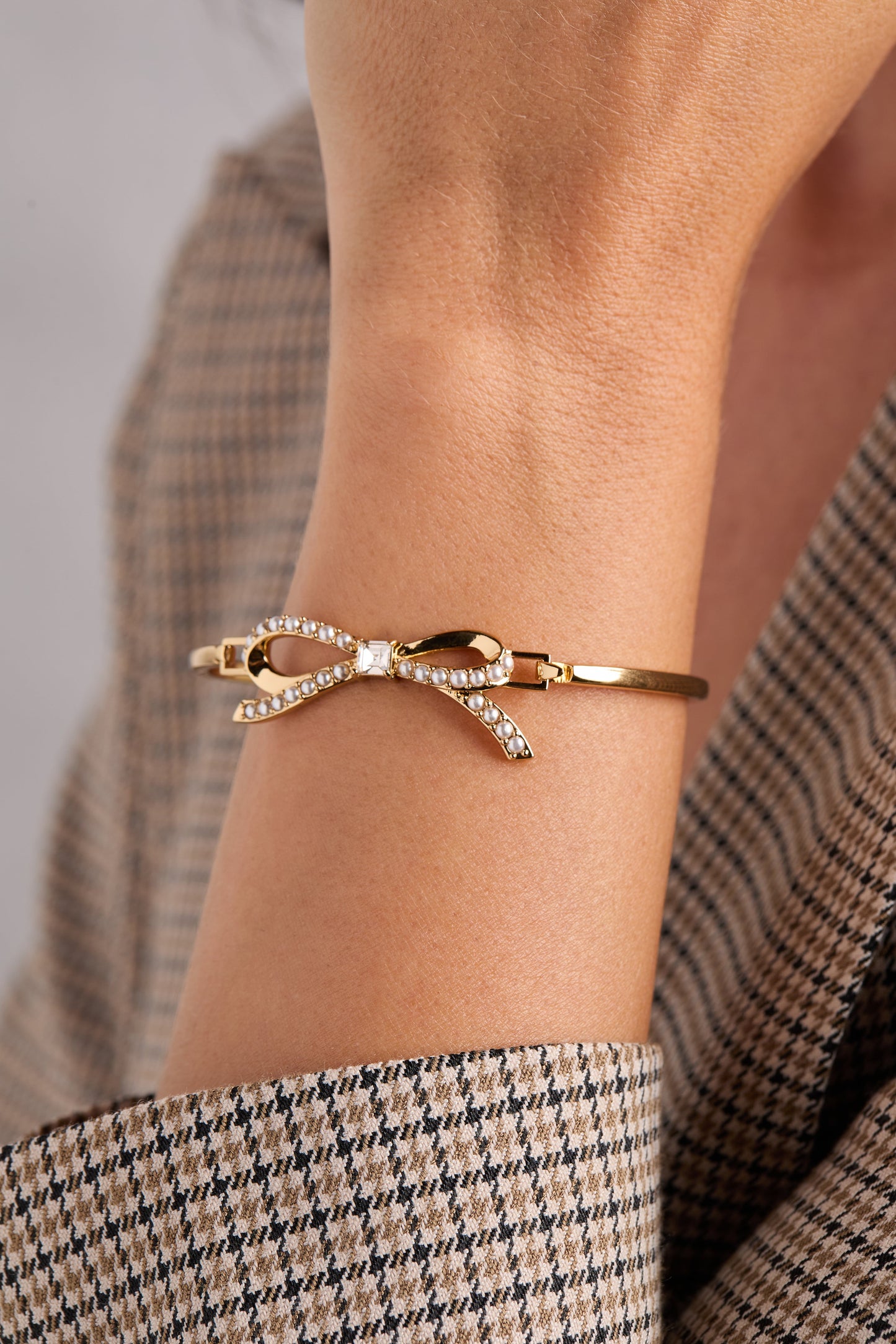 Bow Pearl Coquette Tension Bangle - Alex and Ani