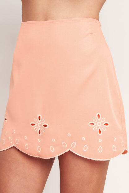 LOVE PEACH WOVEN MINI SKIRT - Back View
