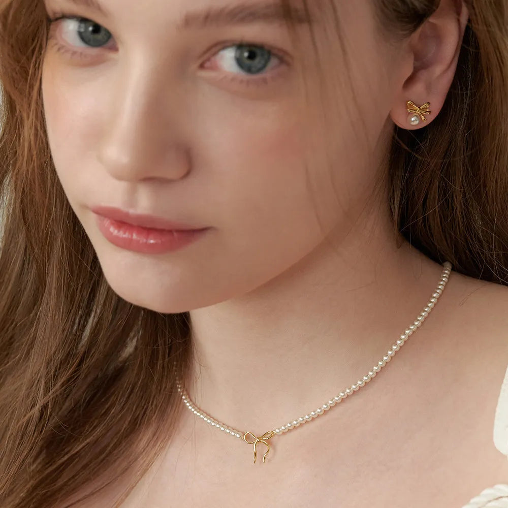Dainty Pearl Bow Necklace