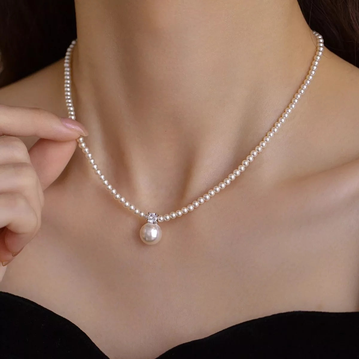 Faux Pearl Pendant Necklace