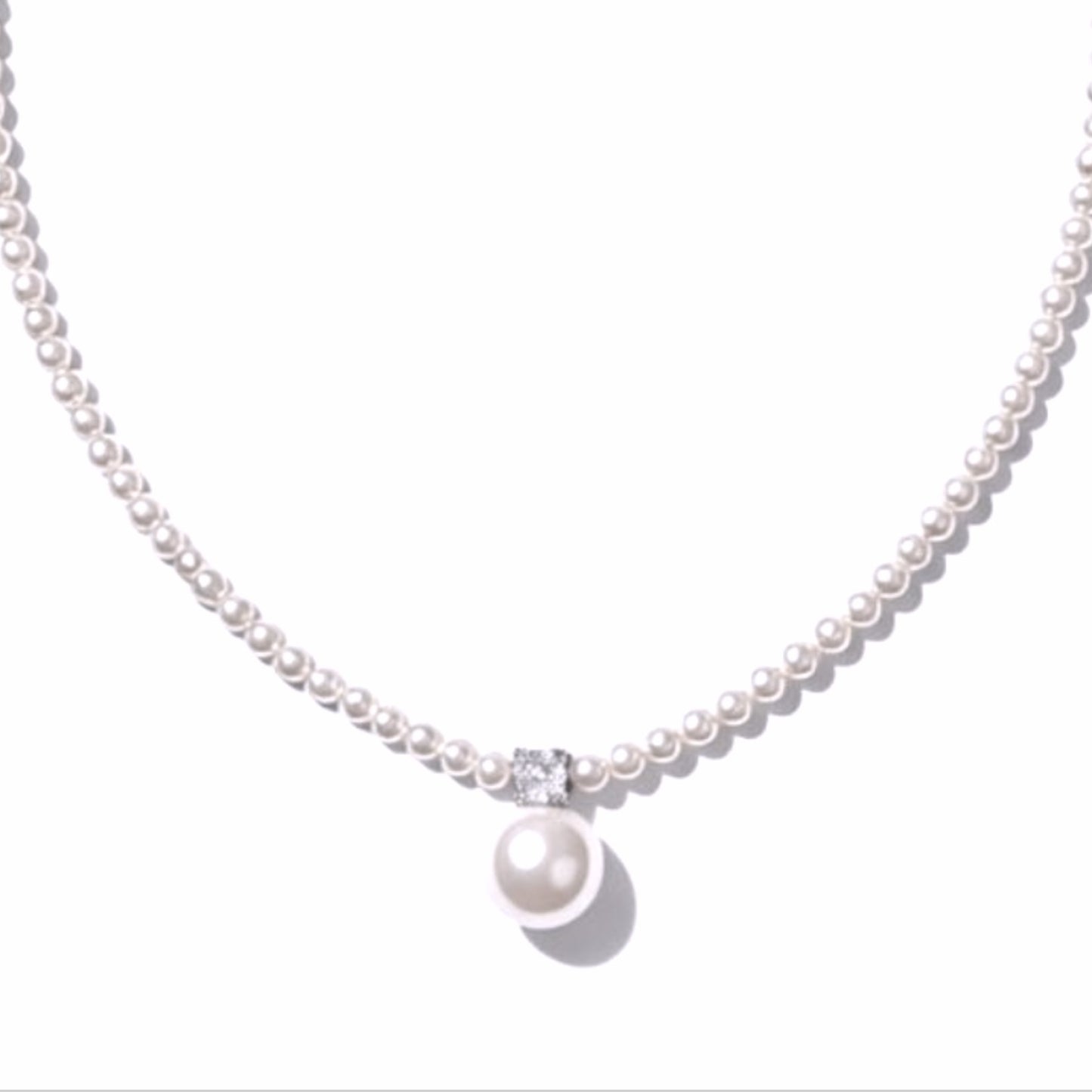 Faux Pearl Pendant Necklace